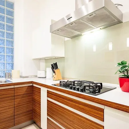 - Balcony - Large And Comfy Appartement