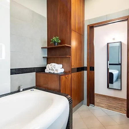 - Balcony - Large And Comfy Appartement