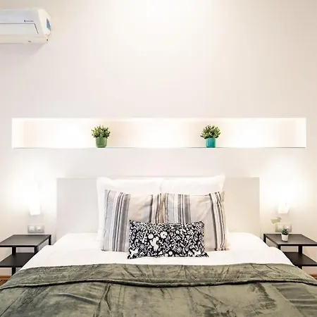 - Balcony - Large And Comfy Апартаменты