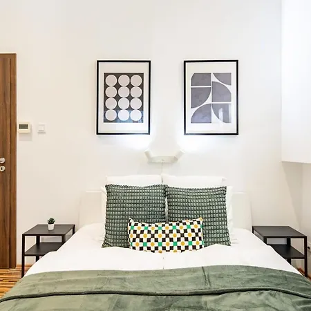 - Balcony - Large And Comfy Апартаменты