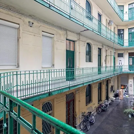 - Balcony - Large And Comfy דירה *